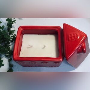 Red Ceramic Candle Cottage 2 Wick Cranberry Cassis Scent NWOT